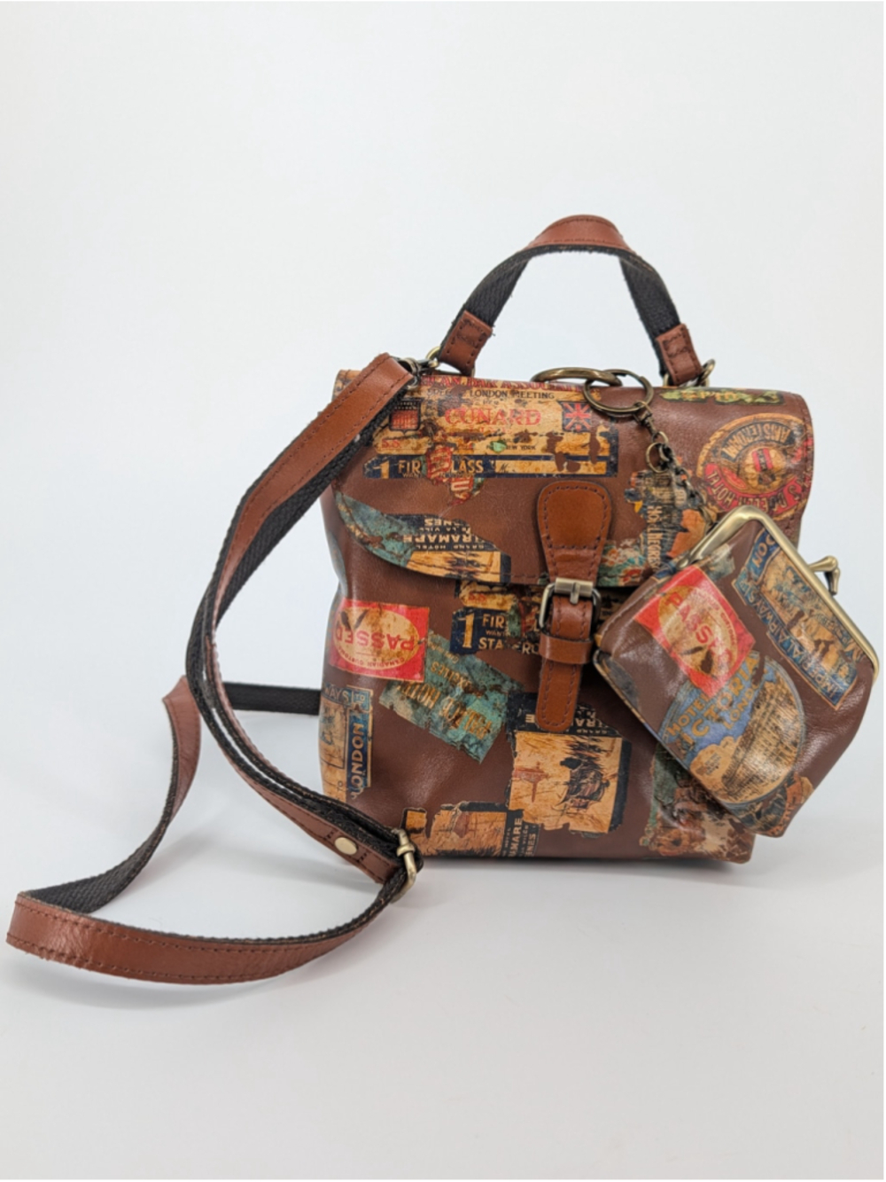 Patricia Nash Vatoni Vintage Travel Sticker Leather Backpack Borse Coin Purse